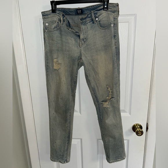 Gap Distressed Women’s Girlfriend - Picture 1 of 3